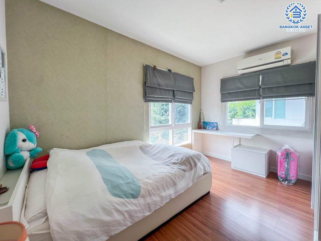 *****บ้านเดี่ยวมือสองย่านกรุงเทพฯ ม.มัณฑนาเลค วัชรพล จากแบรนด์แลนด์แอนด์เฮ้าส์ เนื้อที่กว้างขวาง 50.30 ตร.ว. ฟังก์ชัน 3 ห้องนอน 3 ห้องน้ำ ที่จอดรถ 2 คัน บ้านสวยพร้อมอยู่ บนทำเลแห่งการเดินทาง สภาพแวดล้อมเป็นเลิศ ใกล้รถไฟฟ้าสายสีเขียว "สถานีสายหยุด, สะพานใหม่" และทางด่วน "ฉลองรัช"